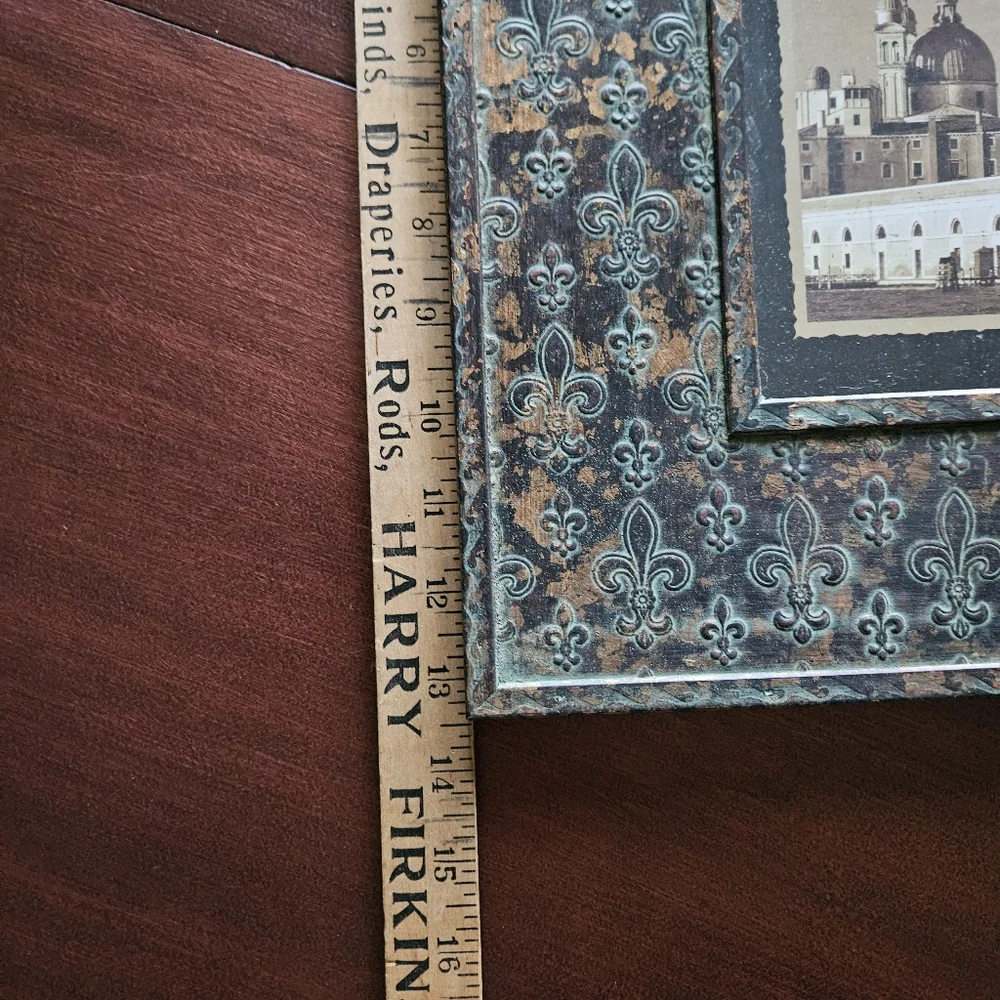 Fleur-de-lis  Desk or Wall Picture Frame - NWOT Sits or Hangs.